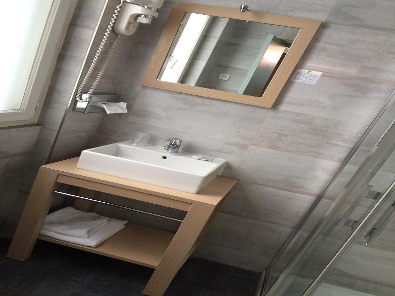 Grand Hotel Clichy Paris Экстерьер фото